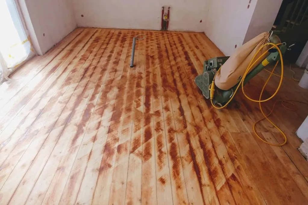 Malowanie czy cyklinowanie jako pierwsze? Kluczowe zasady kolejności prac