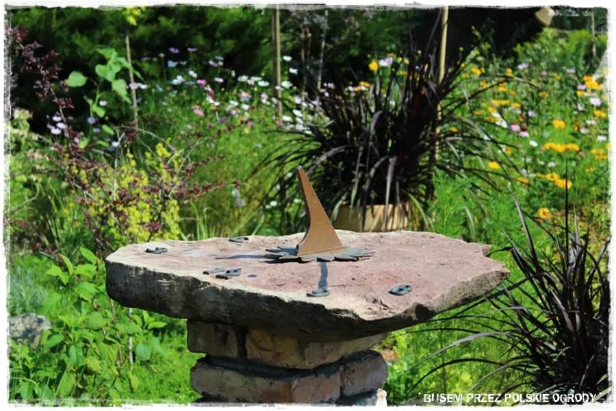 Jak zrobić zegar słoneczny do ogrodu? Prosty sposób na wyjątkową dekorację