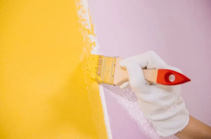Ile maluje się pokój? Koszty i czas malowania w praktyce