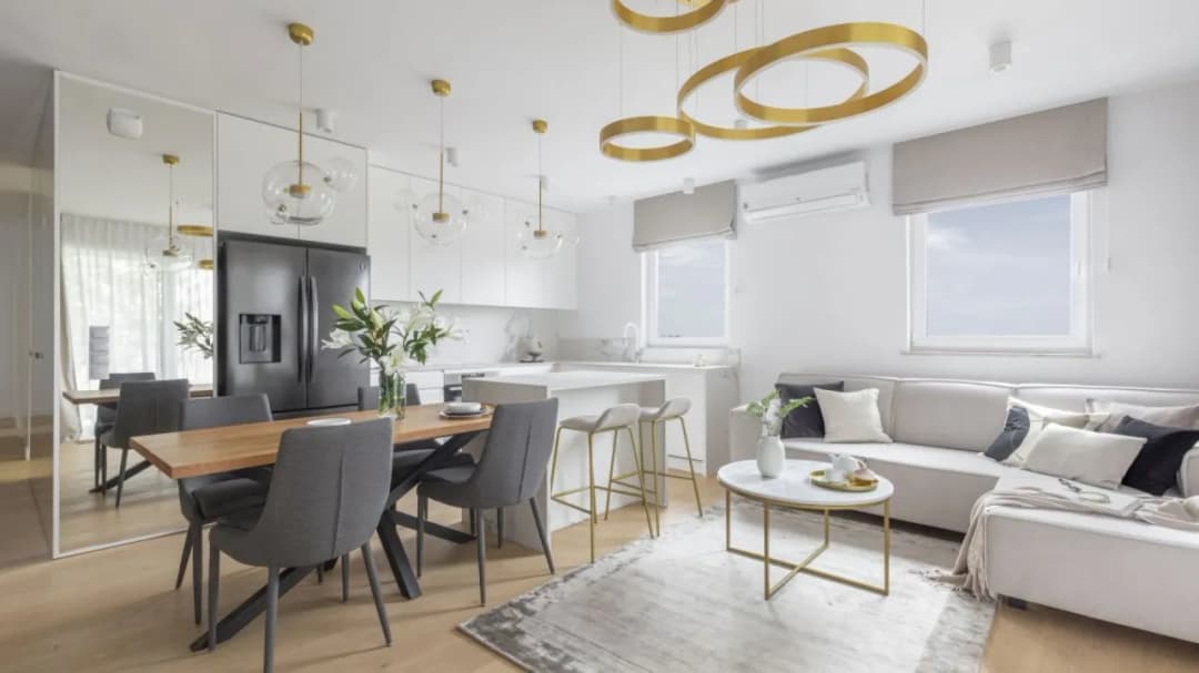 Jak ustawić meble w salonie z jadalnią, aby stworzyć harmonijną przestrzeń?