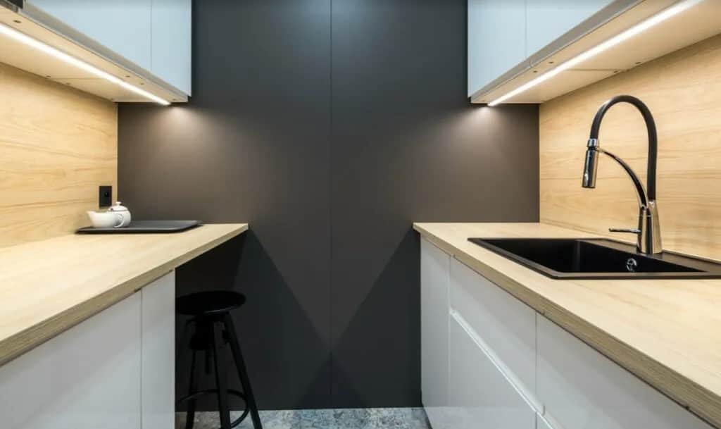 Jakie oświetlenie LED pod szafki kuchenne wybrać, aby zachwycać?