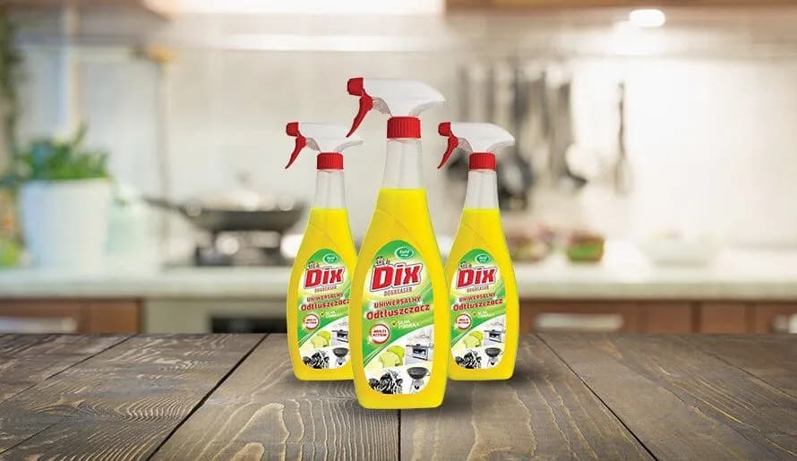 Czym czyścić szafki w kuchni, aby uniknąć uszkodzeń i zyskach blask?