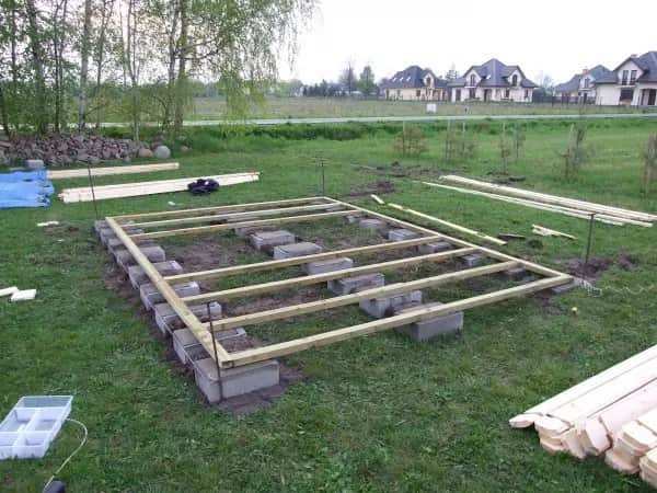 Jak złożyć domek ogrodowy - proste kroki do samodzielnej budowy