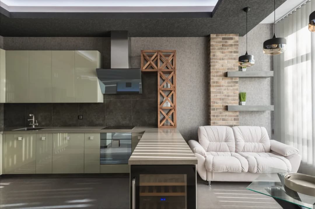 Jak zagospodarować przestrzeń nad szafkami kuchennymi i zyskać więcej miejsca