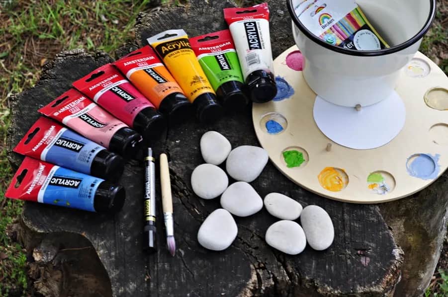 Czym malować kamienie do ogrodu? Najlepsze techniki i porady.