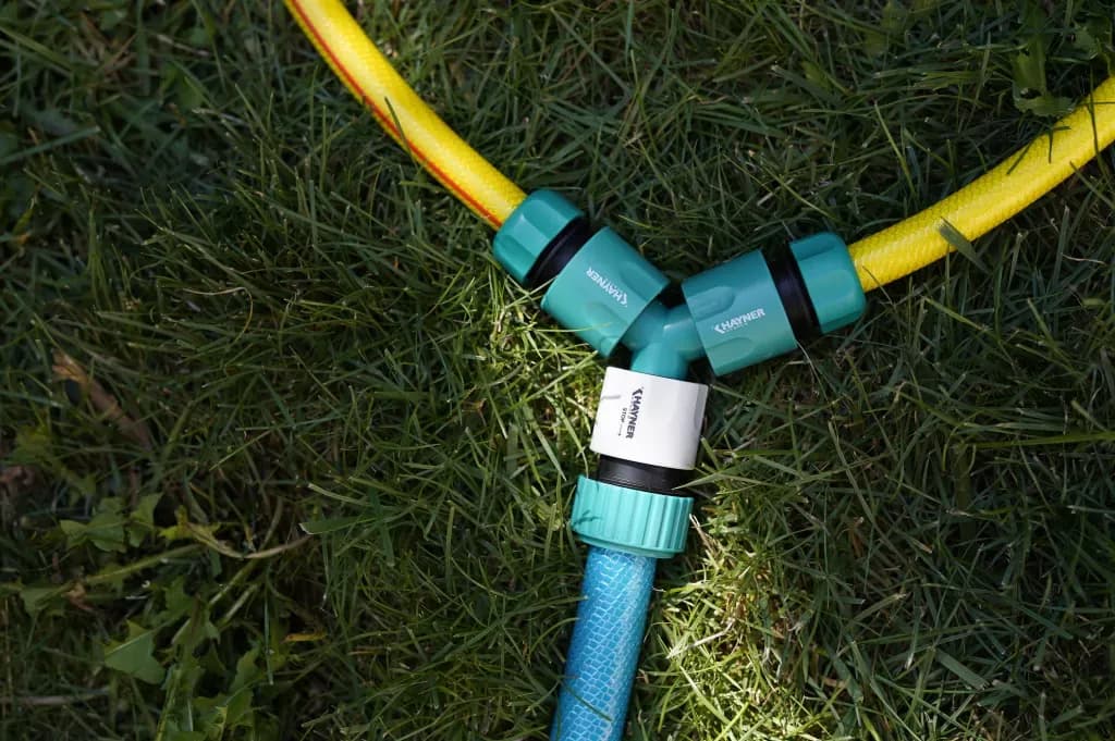 Jak przedłużyć wąż ogrodowy – proste metody i skuteczne złączki