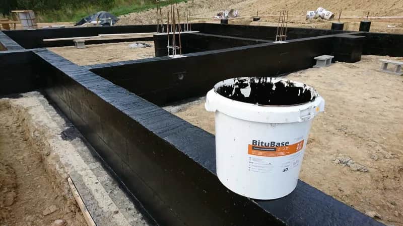 Jak prawidłowo malować dysperbit? Wybierz najlepsze narzędzia i techniki