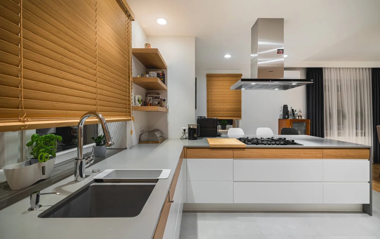 Jaka płyta na tył szafki? Wybierz najlepszy materiał dla swojego mebla