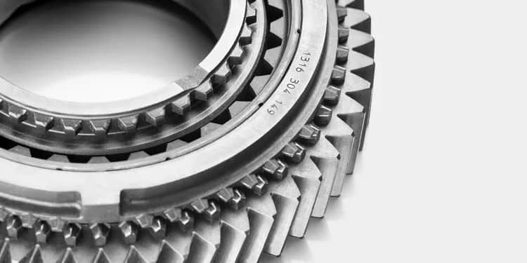 Czym odtłuścić stal przed malowaniem? Kluczowe metody i porady bezpieczeństwa