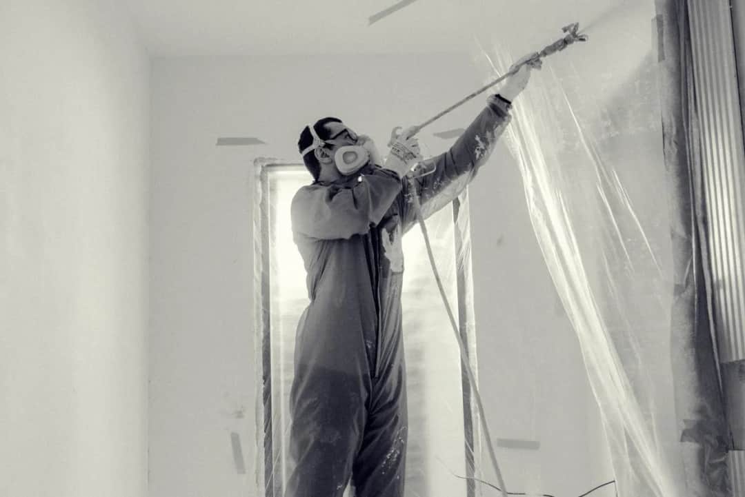 Jak rozcieńczyć farbę do malowania pistoletem – instrukcje i porady krok po kroku