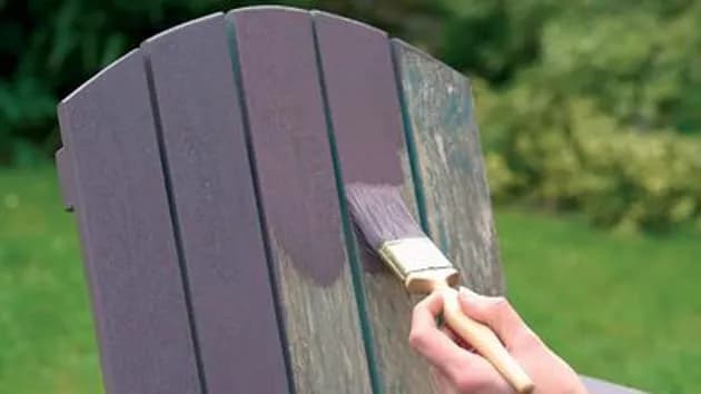 Jak malować farbami akrylowymi drewno - skuteczne techniki i porady.